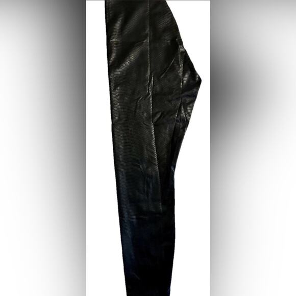 HUE Black Textured Animal Skin Leggings High Rise Size Large NWOT - Picture 2 of 9